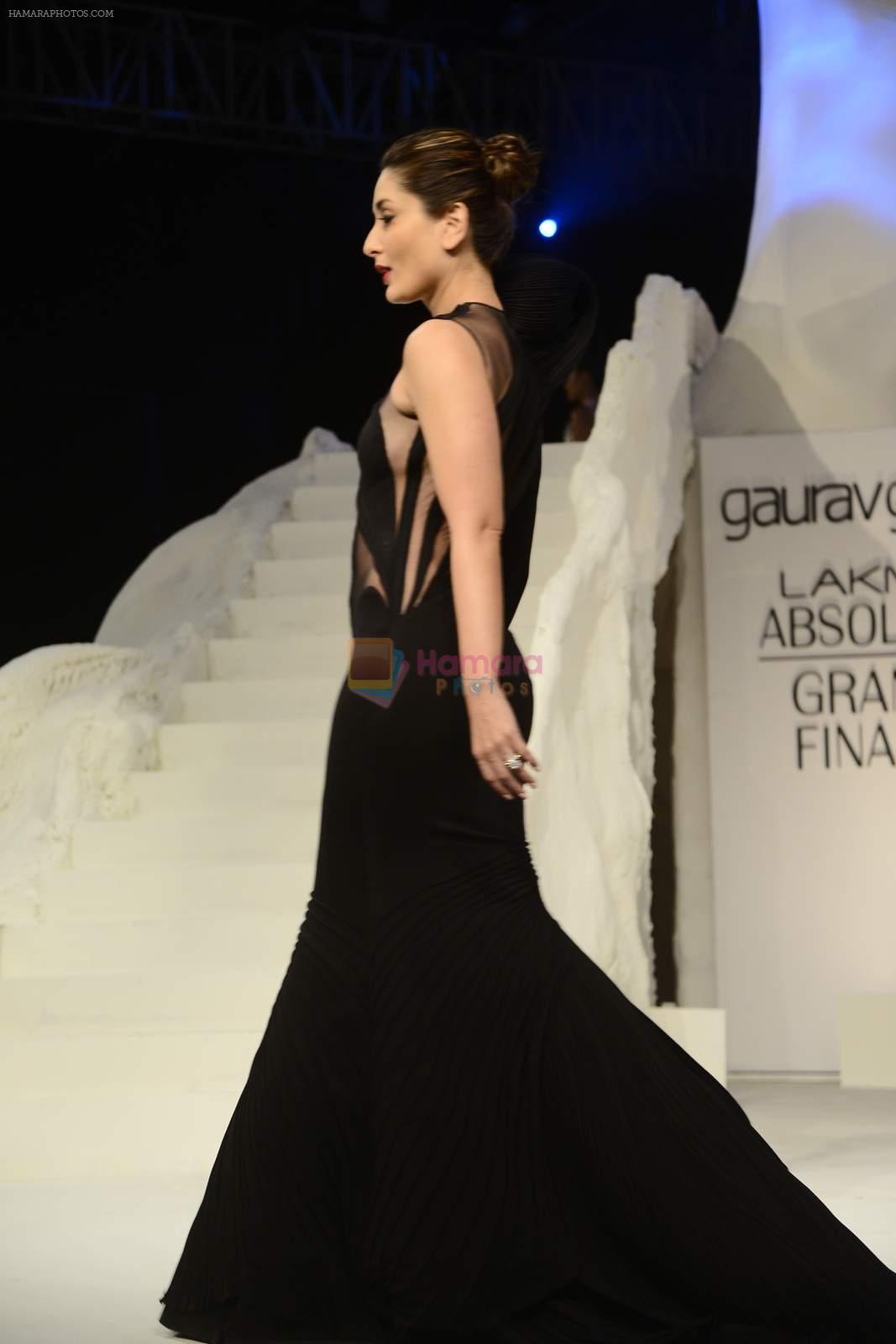 Kareena Kapoor Walk The Ramp For Gaurav Gupta Show At The Grand Finale Of Lakme Fashion Week On 